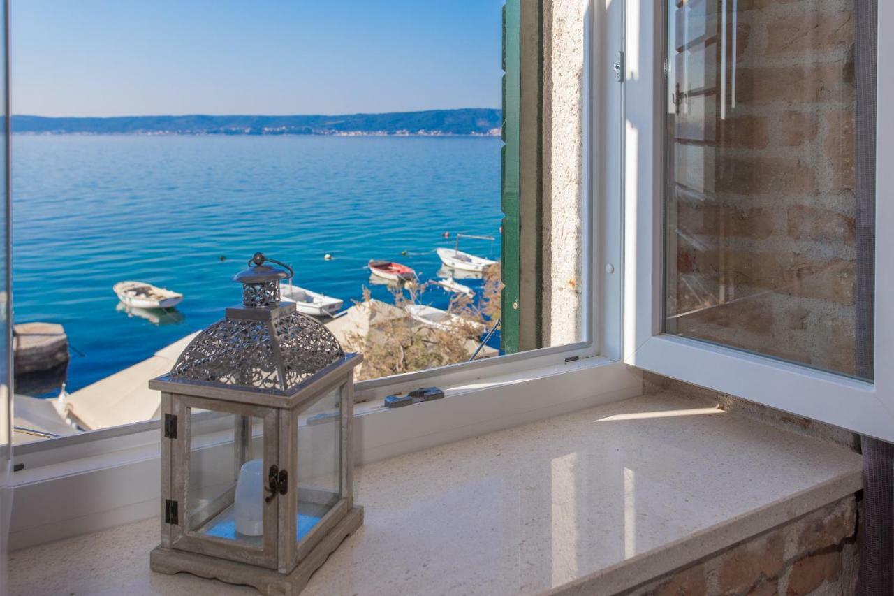 Seafront Apartment In Historical Cippico Castle Kastela Bagian luar foto