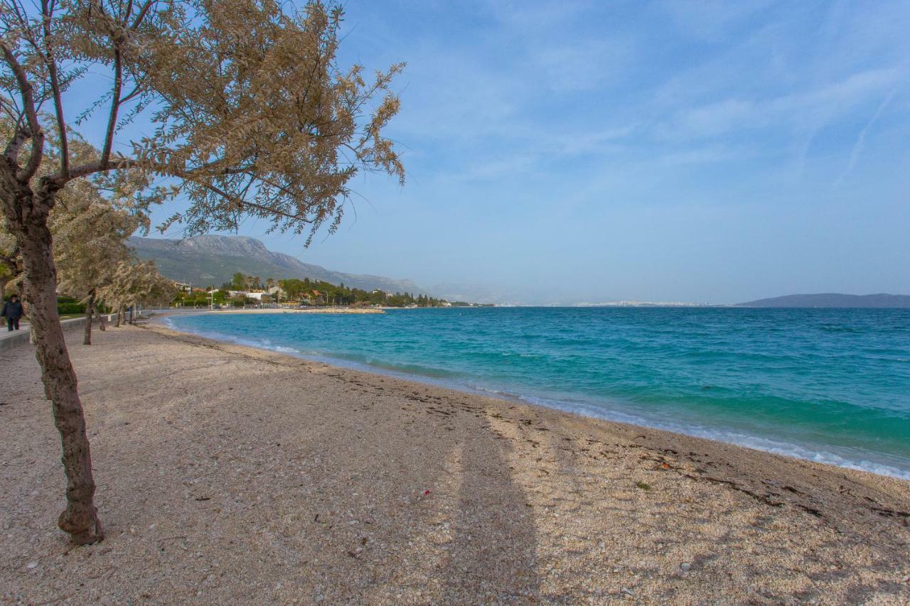 Seafront Apartment In Historical Cippico Castle Kastela Bagian luar foto