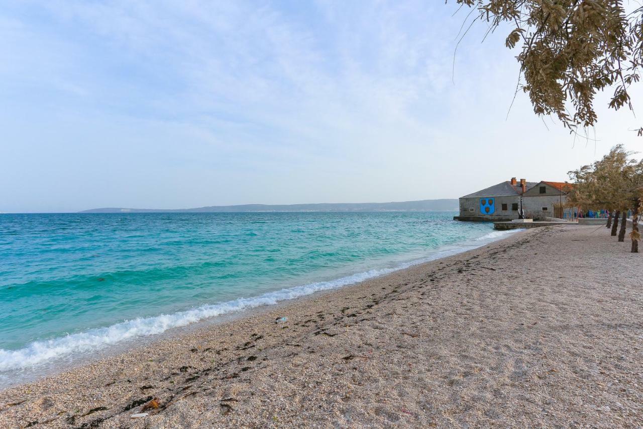 Seafront Apartment In Historical Cippico Castle Kastela Bagian luar foto