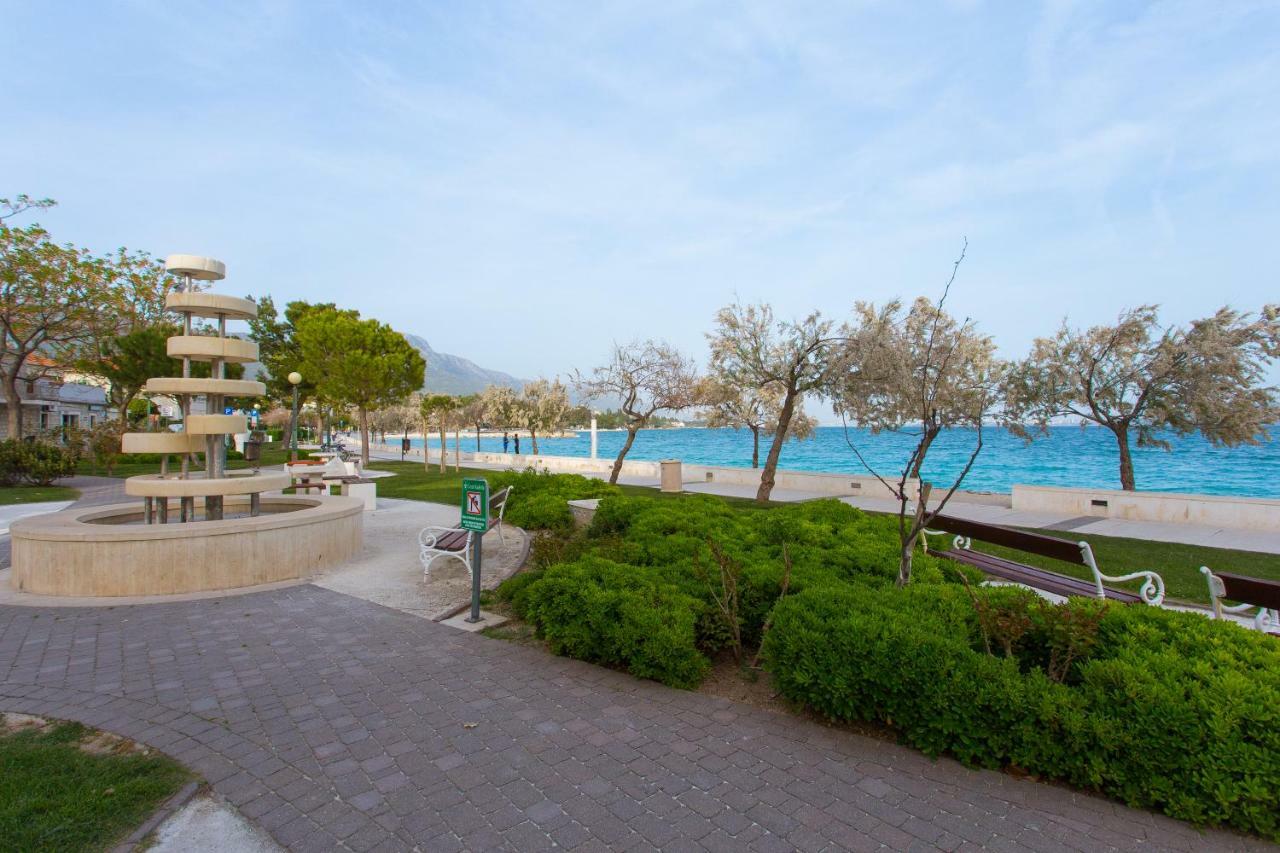 Seafront Apartment In Historical Cippico Castle Kastela Bagian luar foto