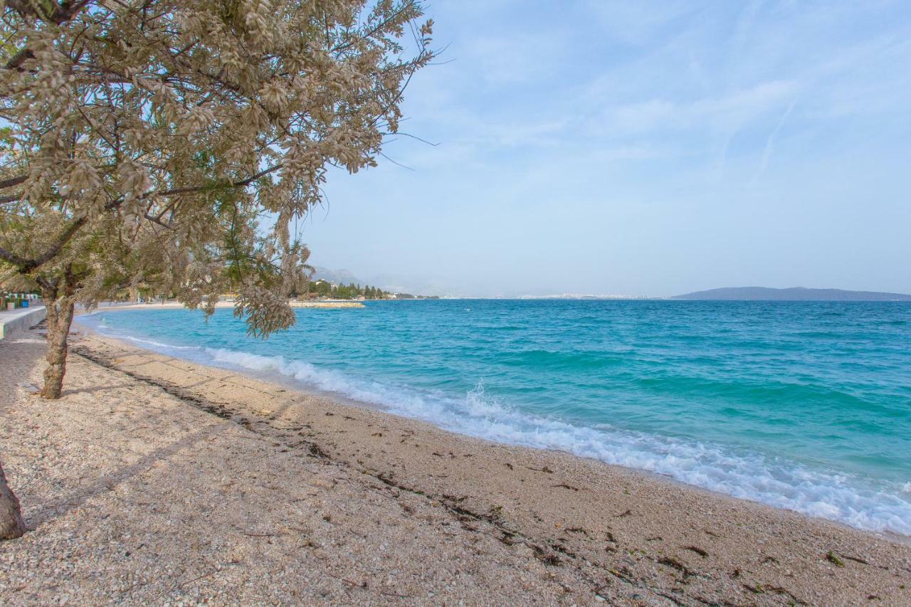 Seafront Apartment In Historical Cippico Castle Kastela Bagian luar foto